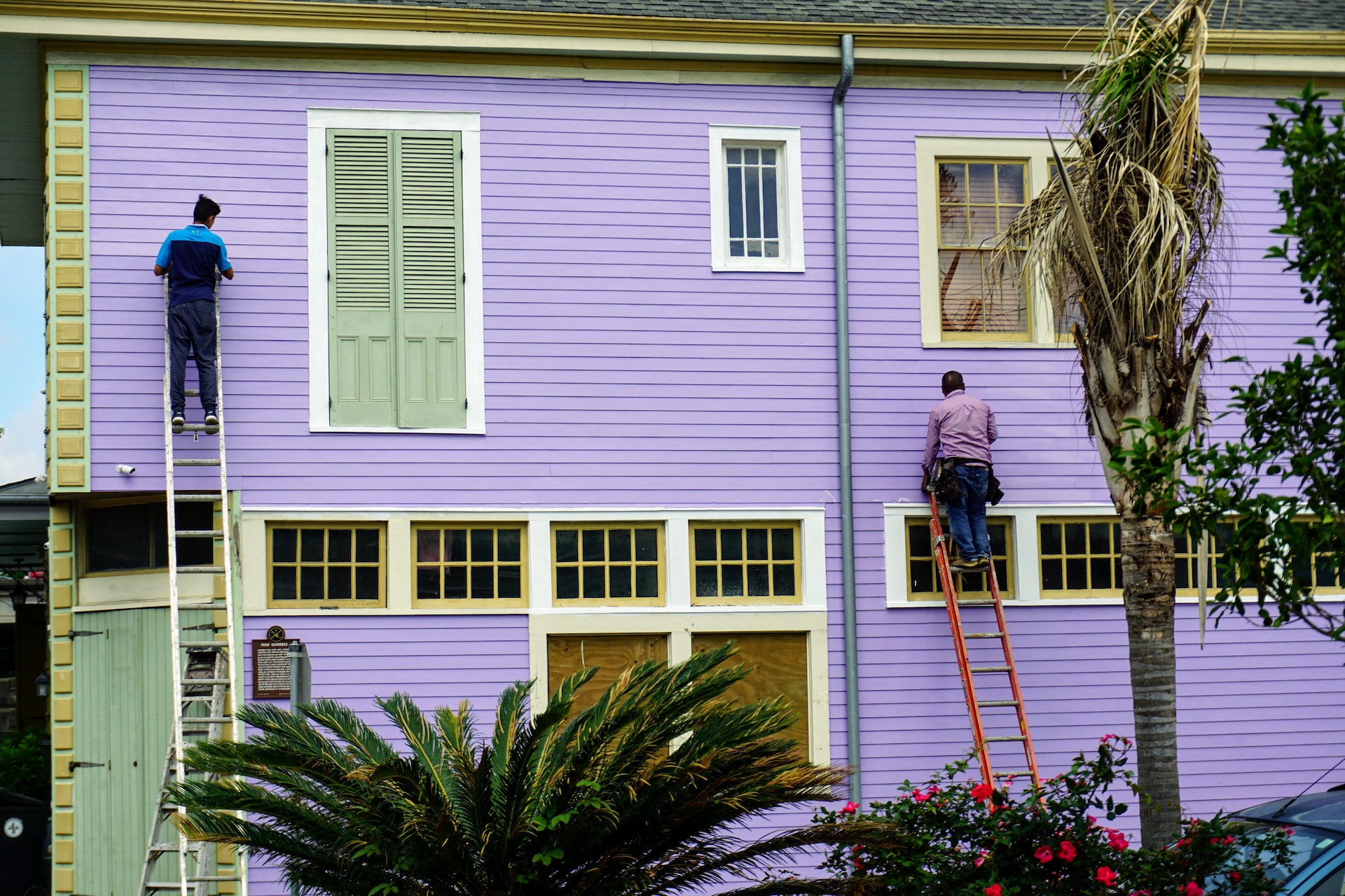 This image shows contractors helping to install purple siding on a home in Fuquay-Varina, NC.