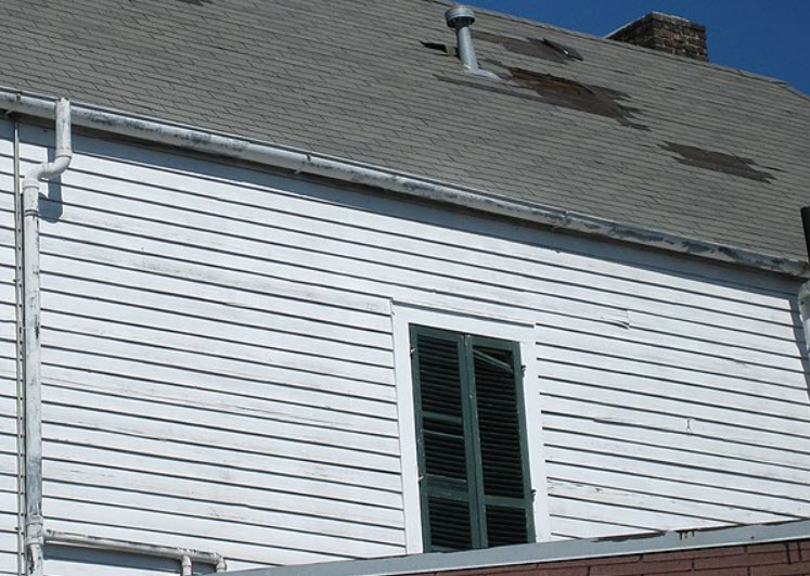 This image shows a house that's in need of siding repair services.